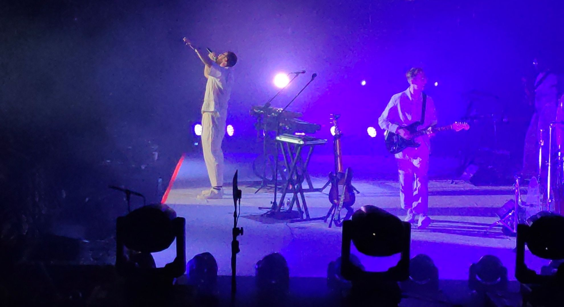 Crowd at a HONNE show